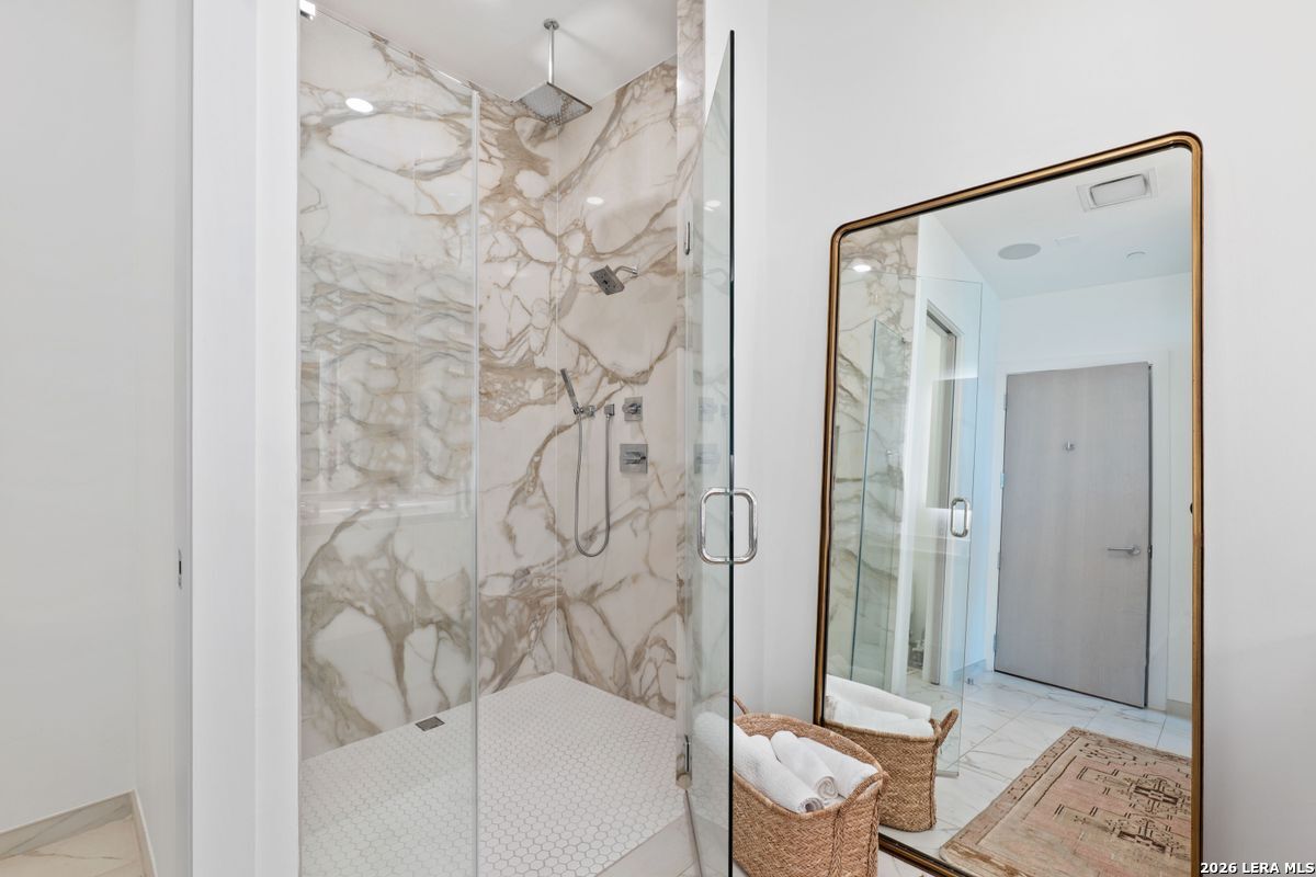 123 Lexington APT 1410