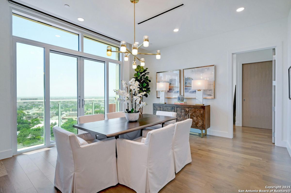 123 Lexington APT 1410