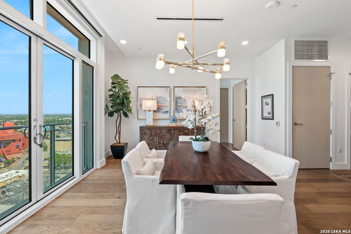 123 Lexington APT 1410