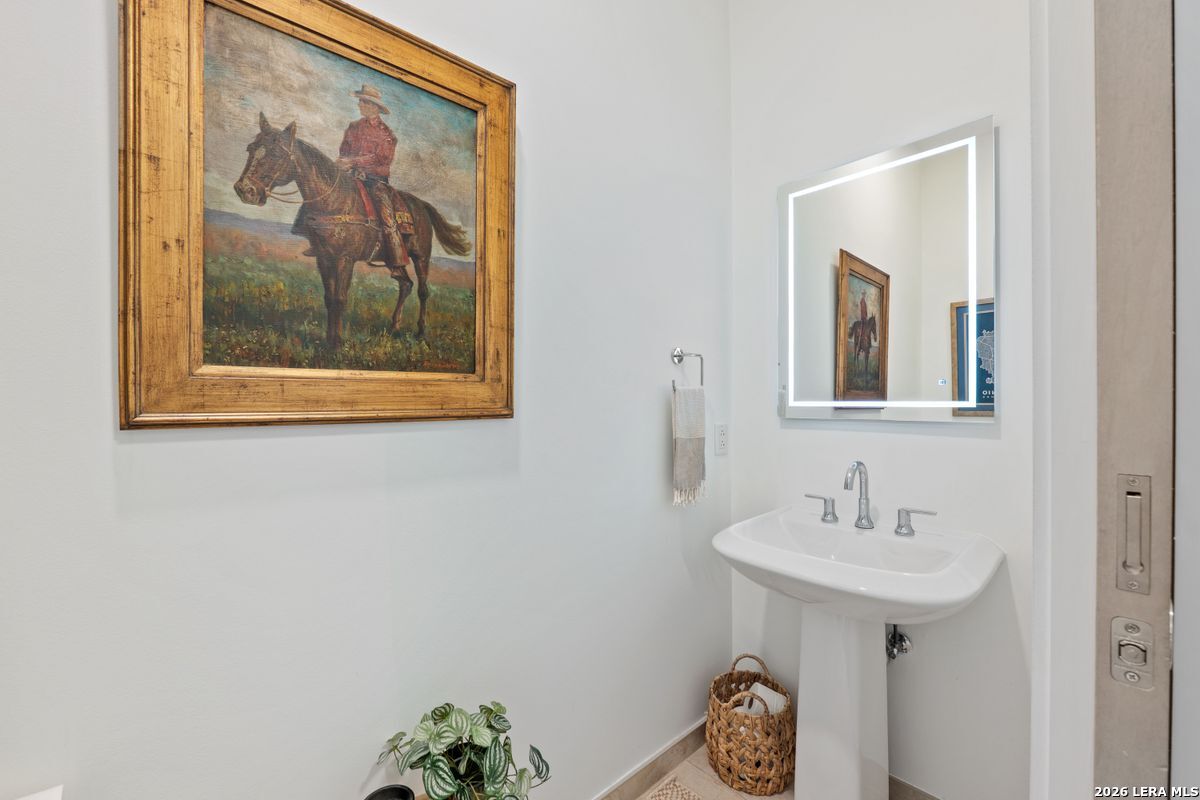 123 Lexington APT 1410