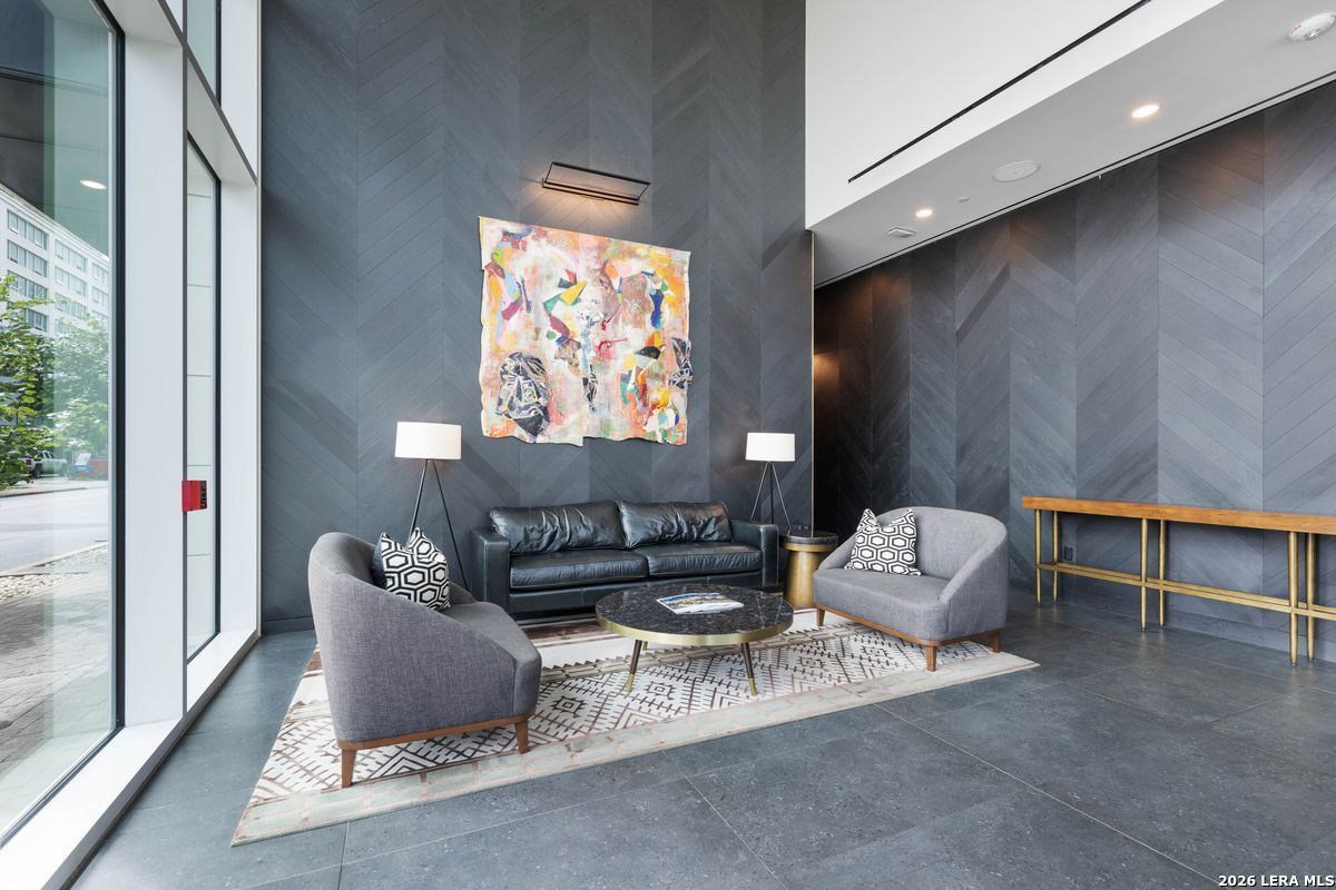 123 Lexington APT 1410