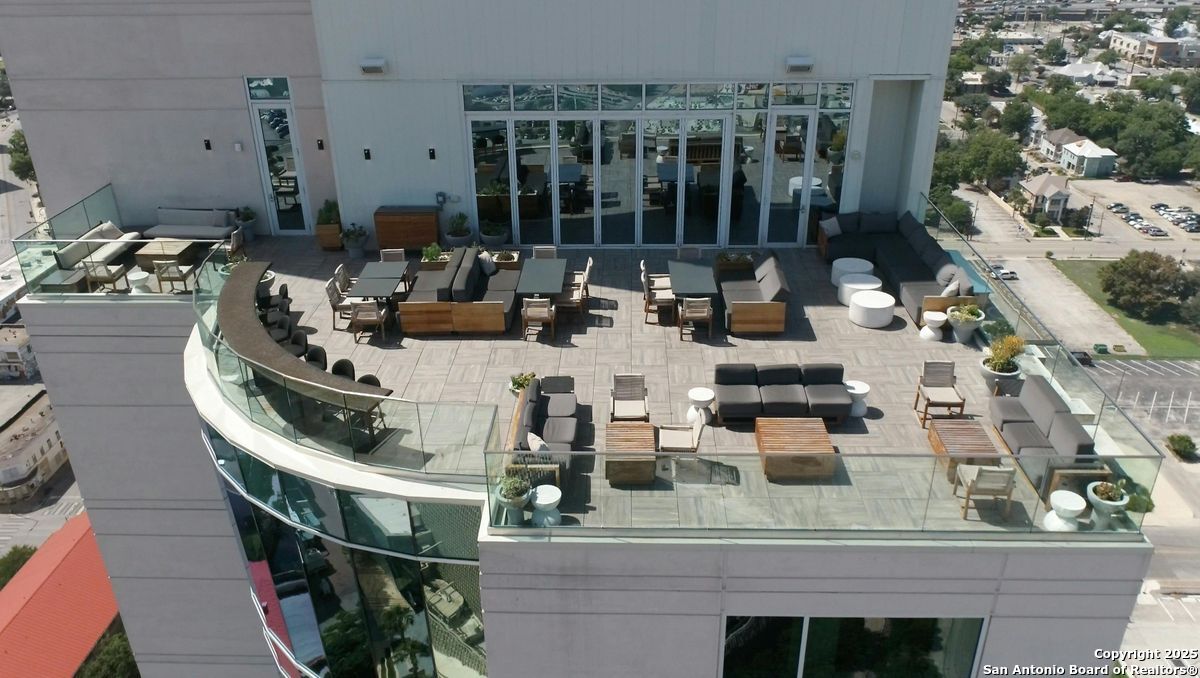 123 Lexington APT 1410