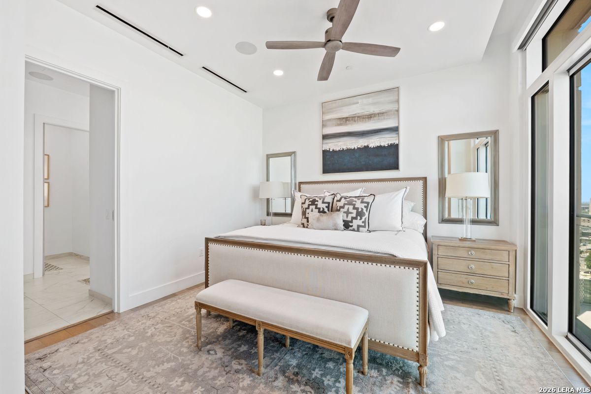 123 Lexington APT 1410