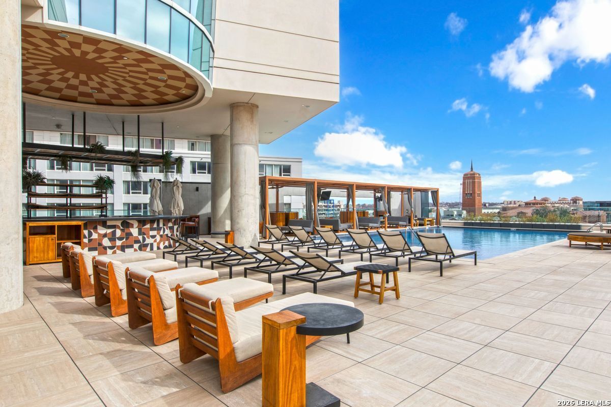 123 Lexington APT 1410