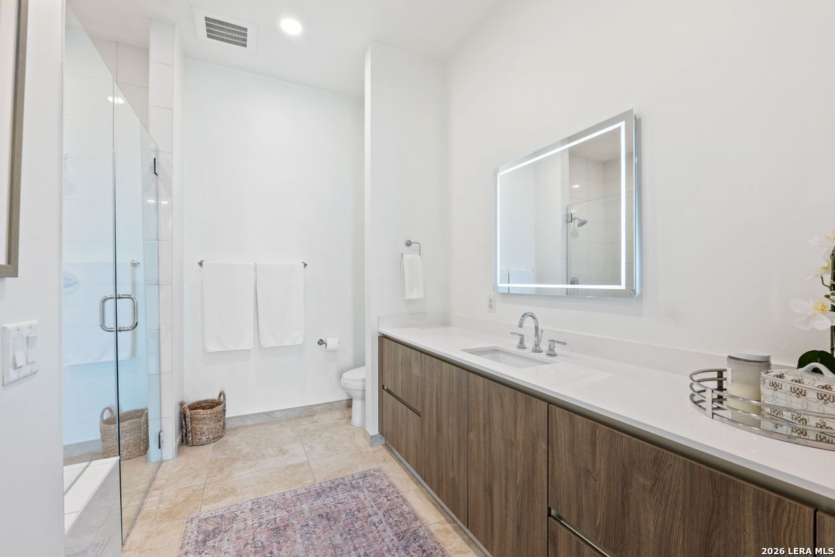 123 Lexington APT 1410