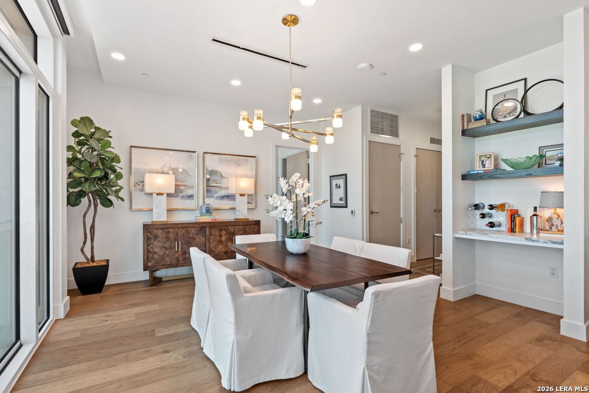 123 Lexington APT 1410
