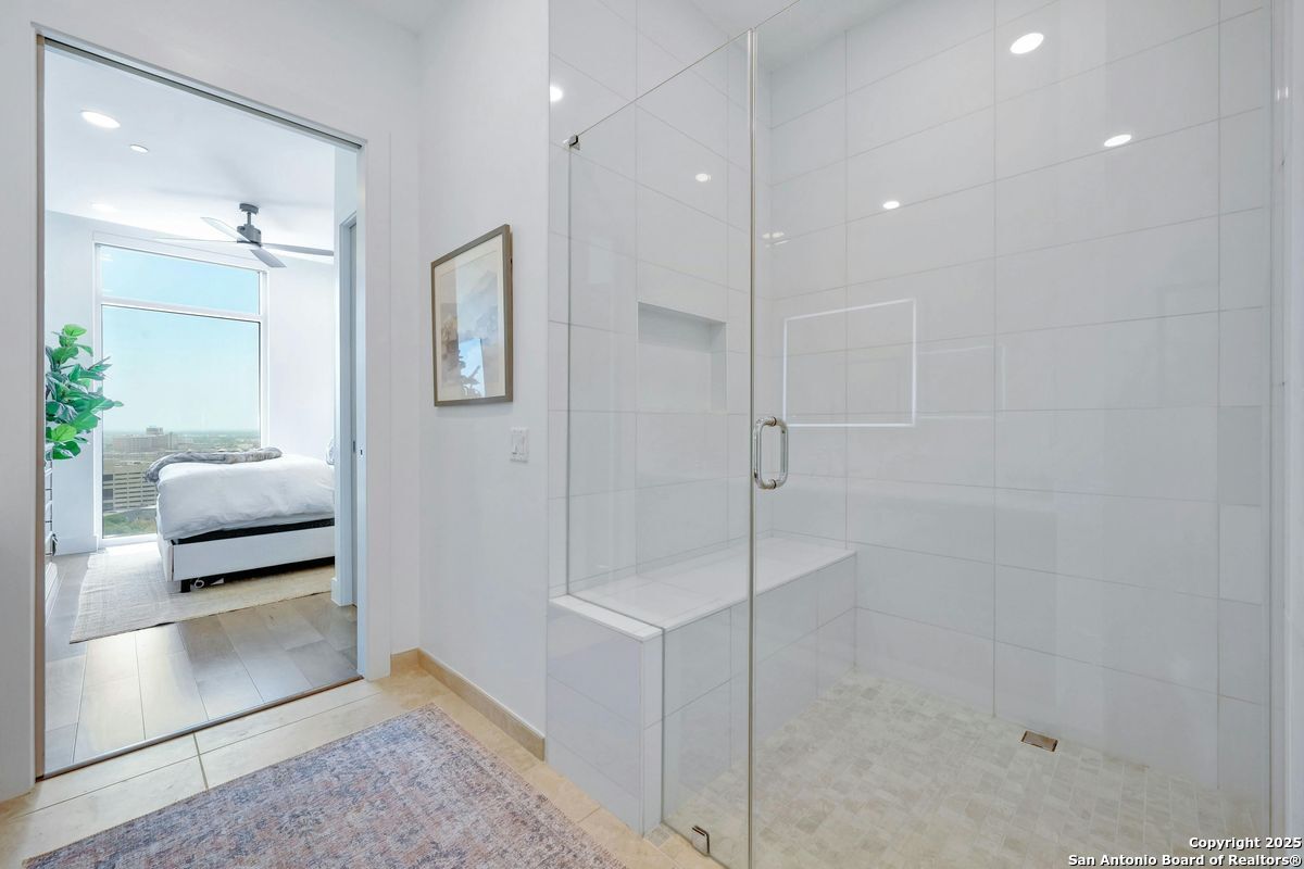 123 Lexington APT 1410