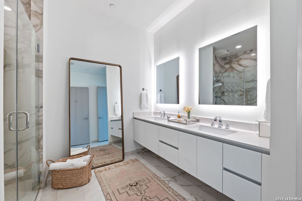 123 Lexington APT 1410