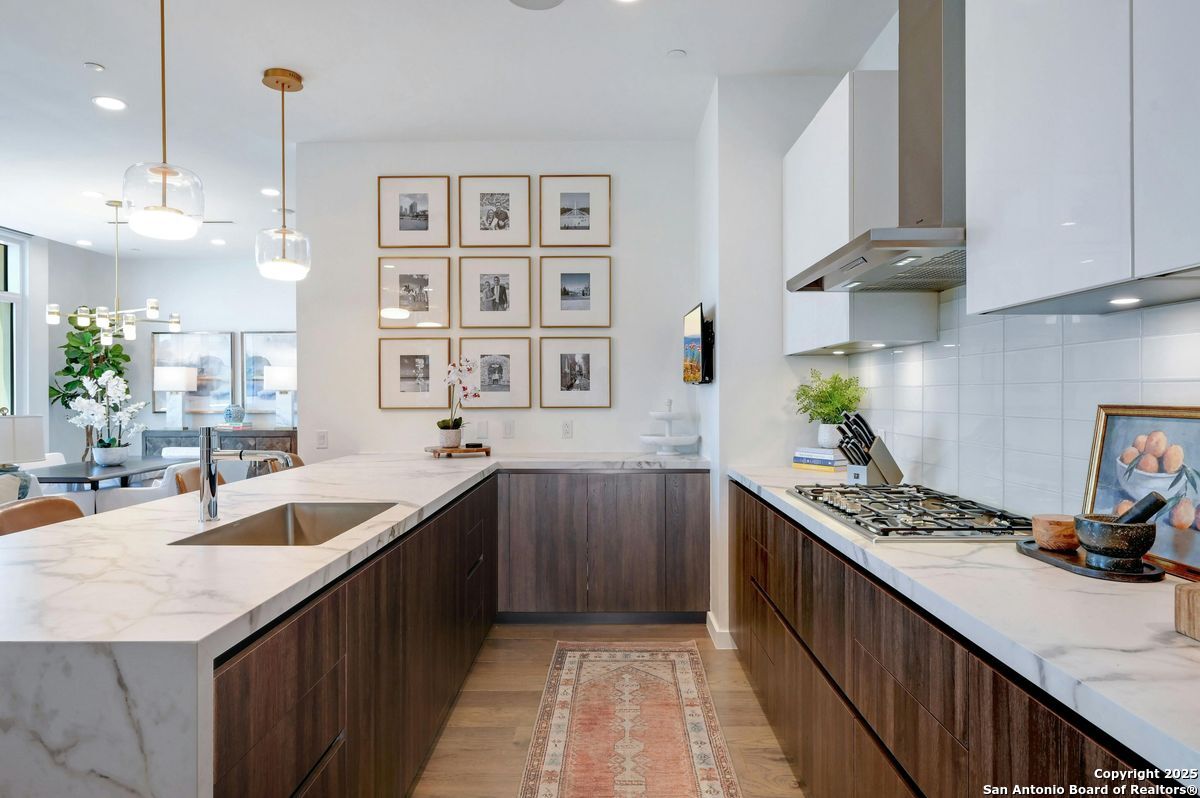 123 Lexington APT 1410