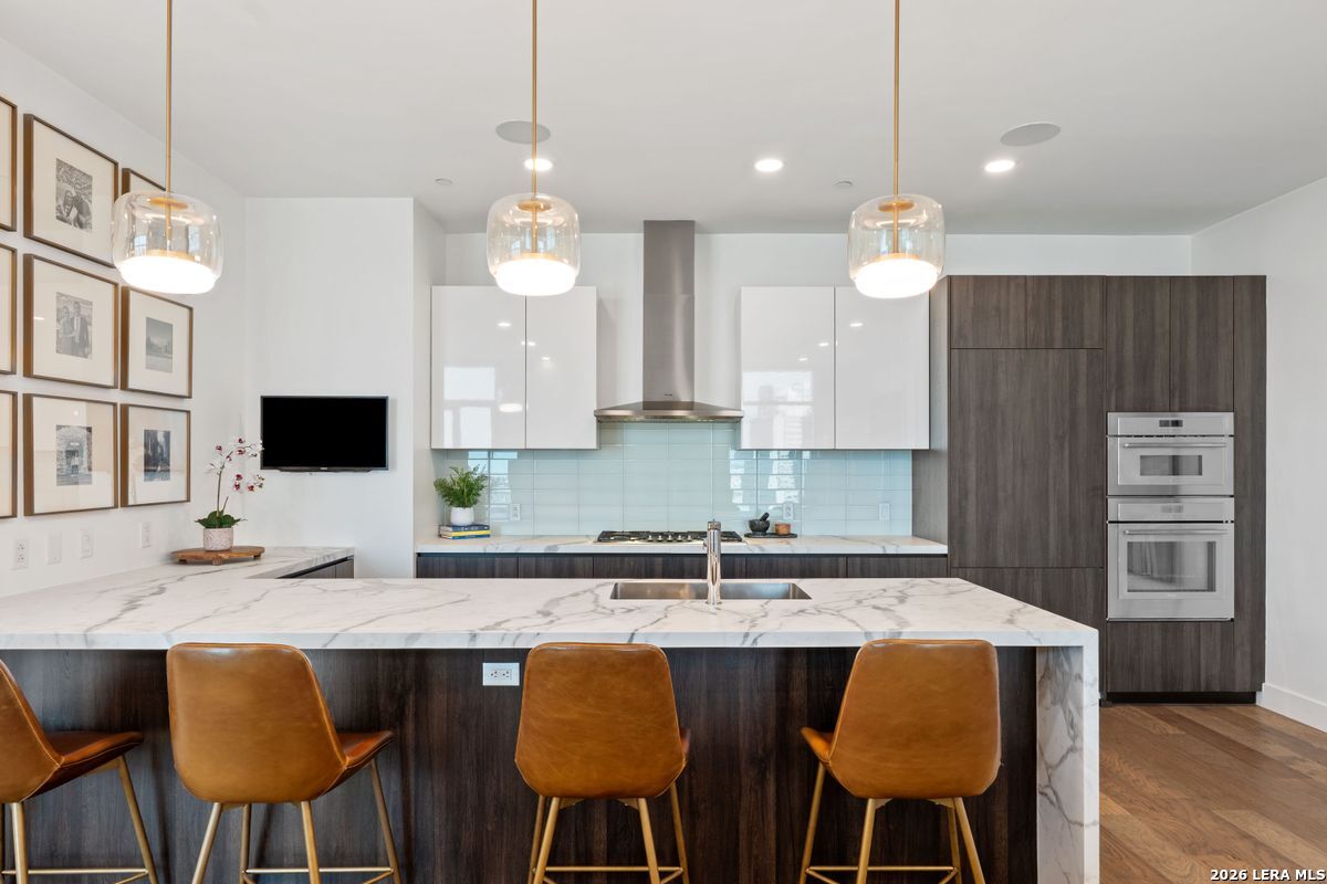 123 Lexington APT 1410