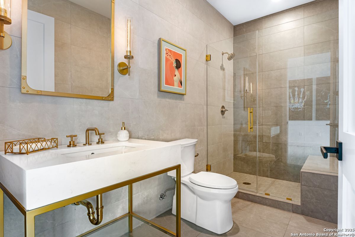 610 E Market UNIT 3304