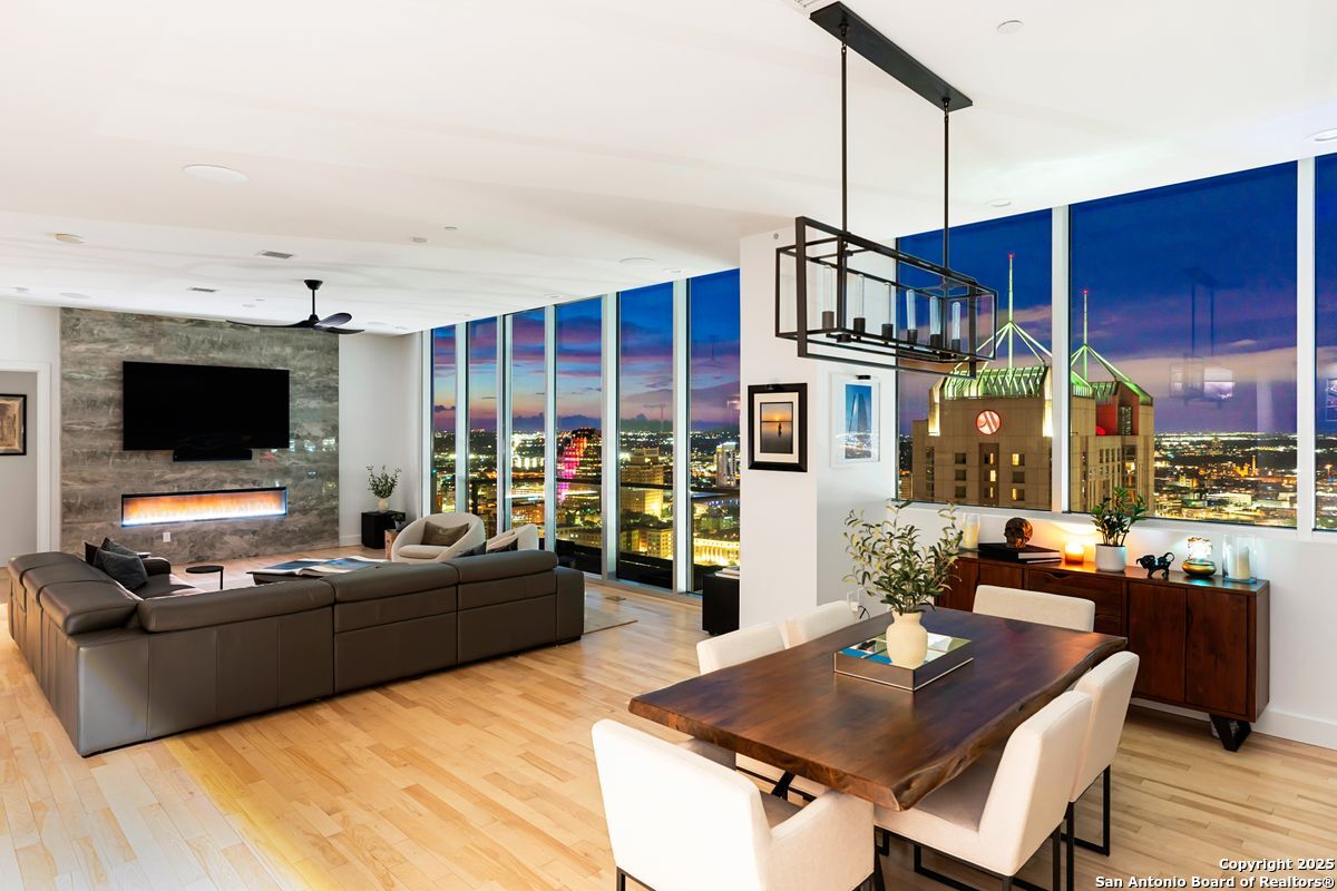 610 E Market UNIT 3304