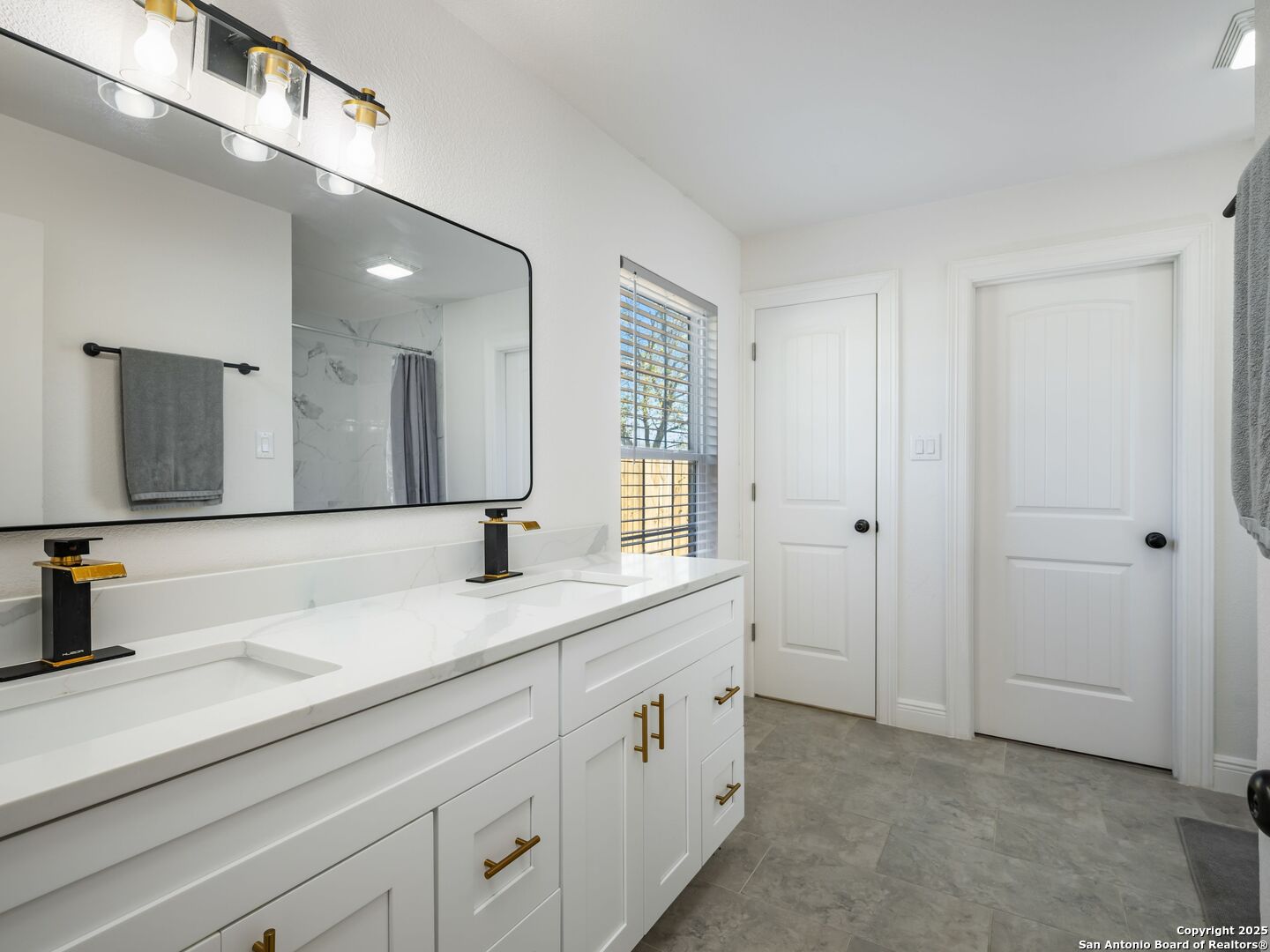 8403 Maple Ridge