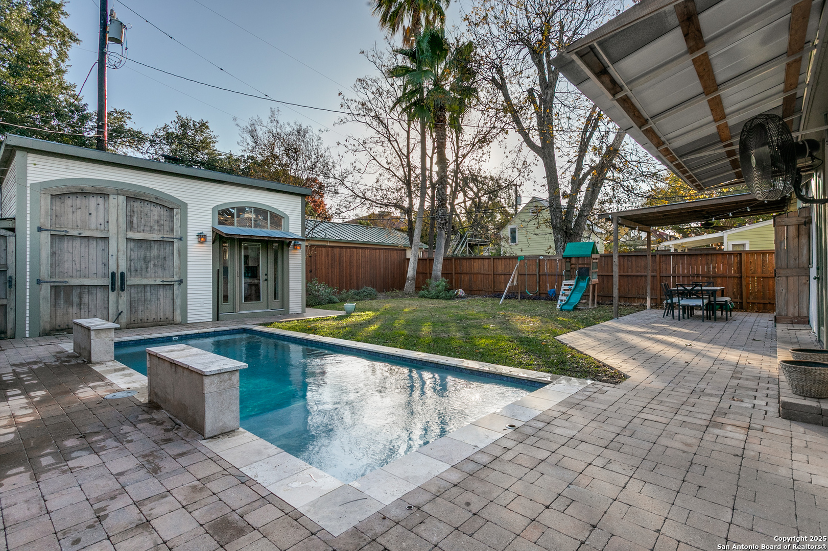 226 W Hollywood