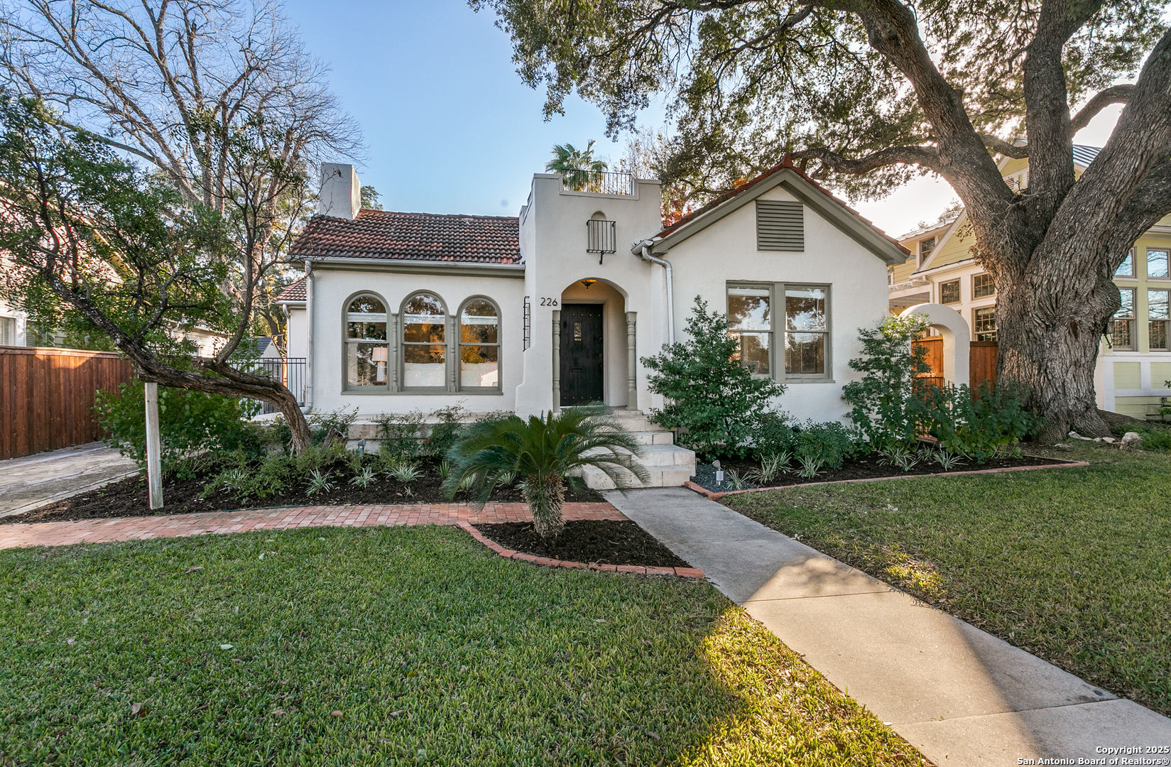 226 W Hollywood