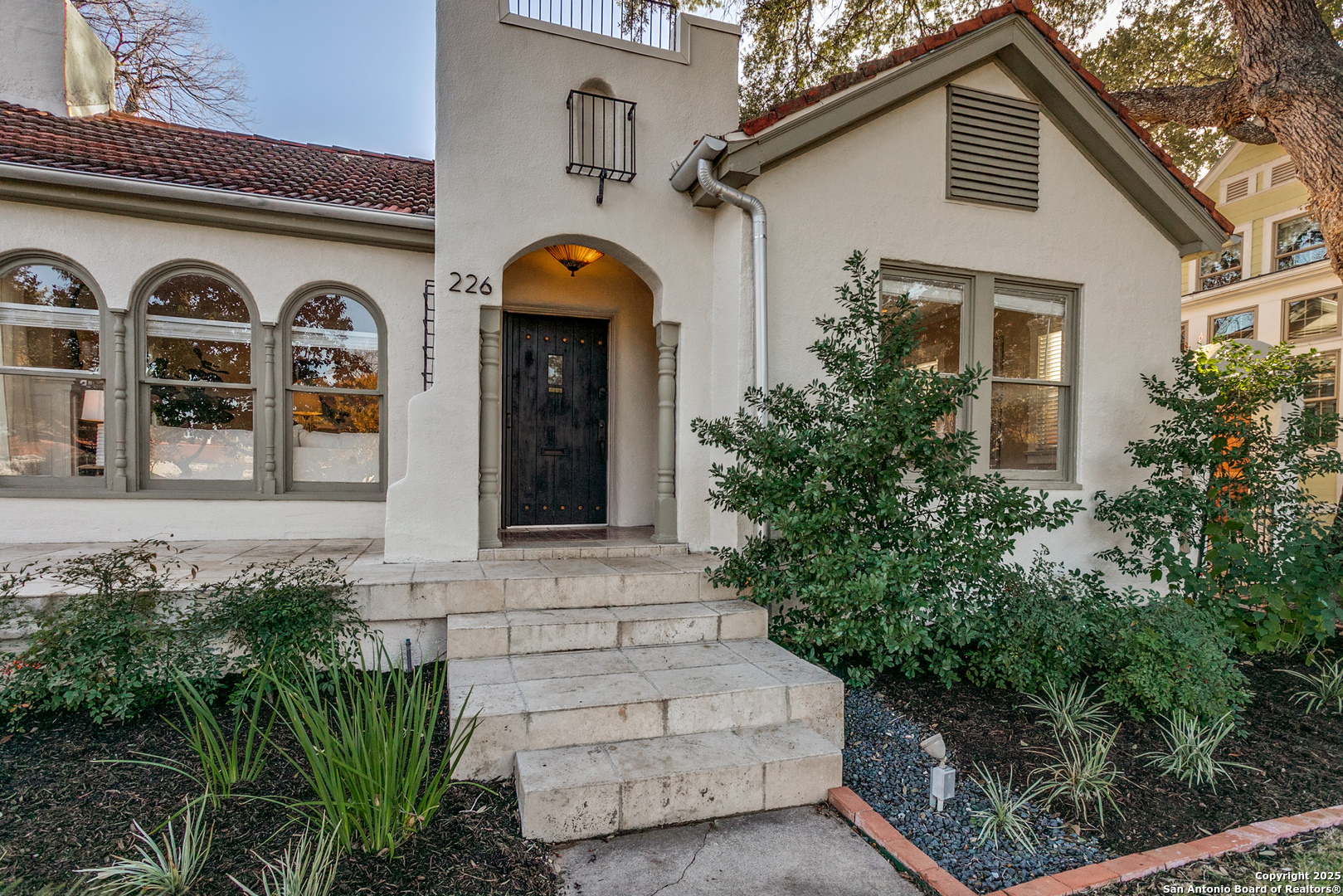 226 W Hollywood