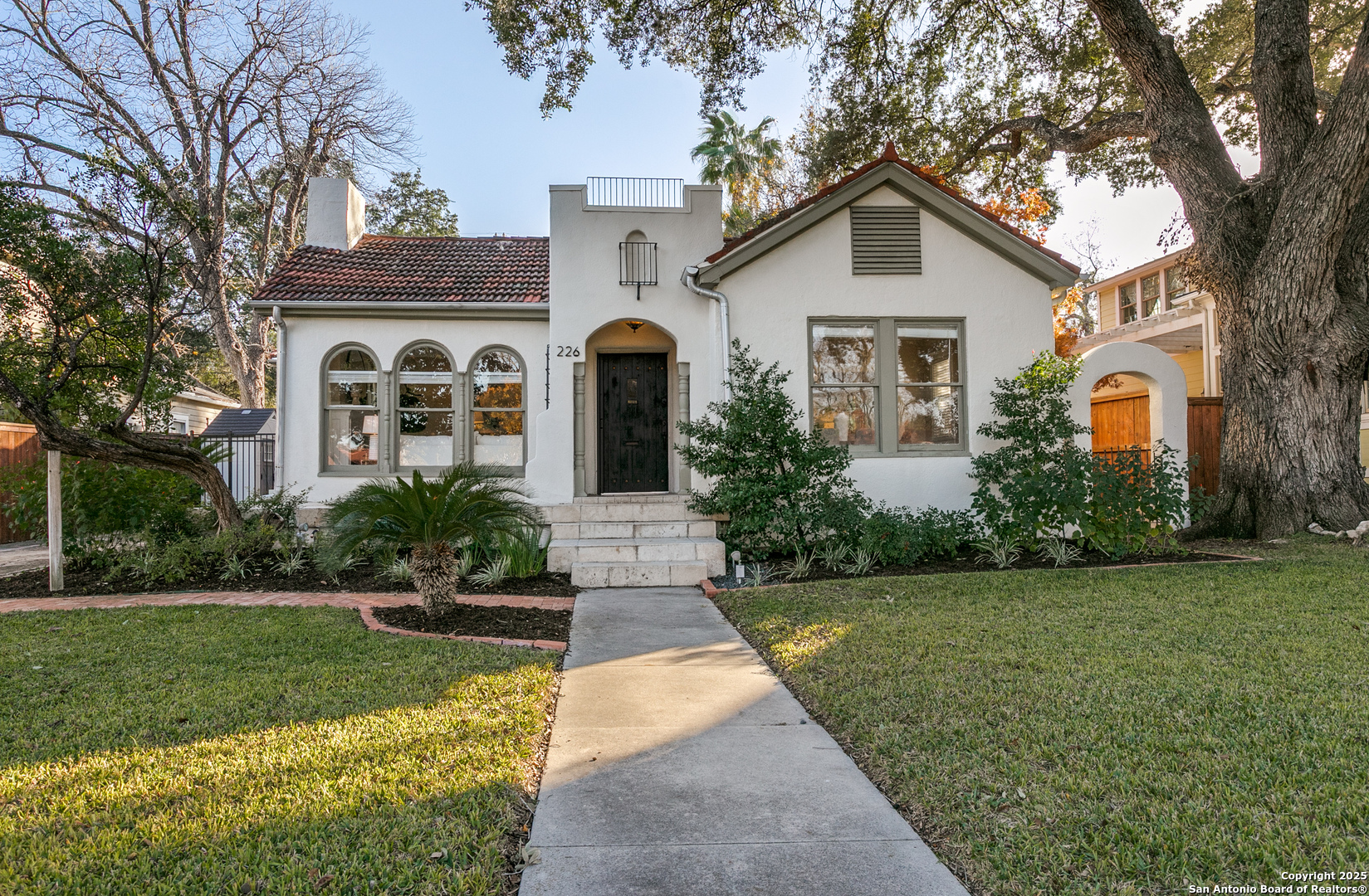 226 W Hollywood