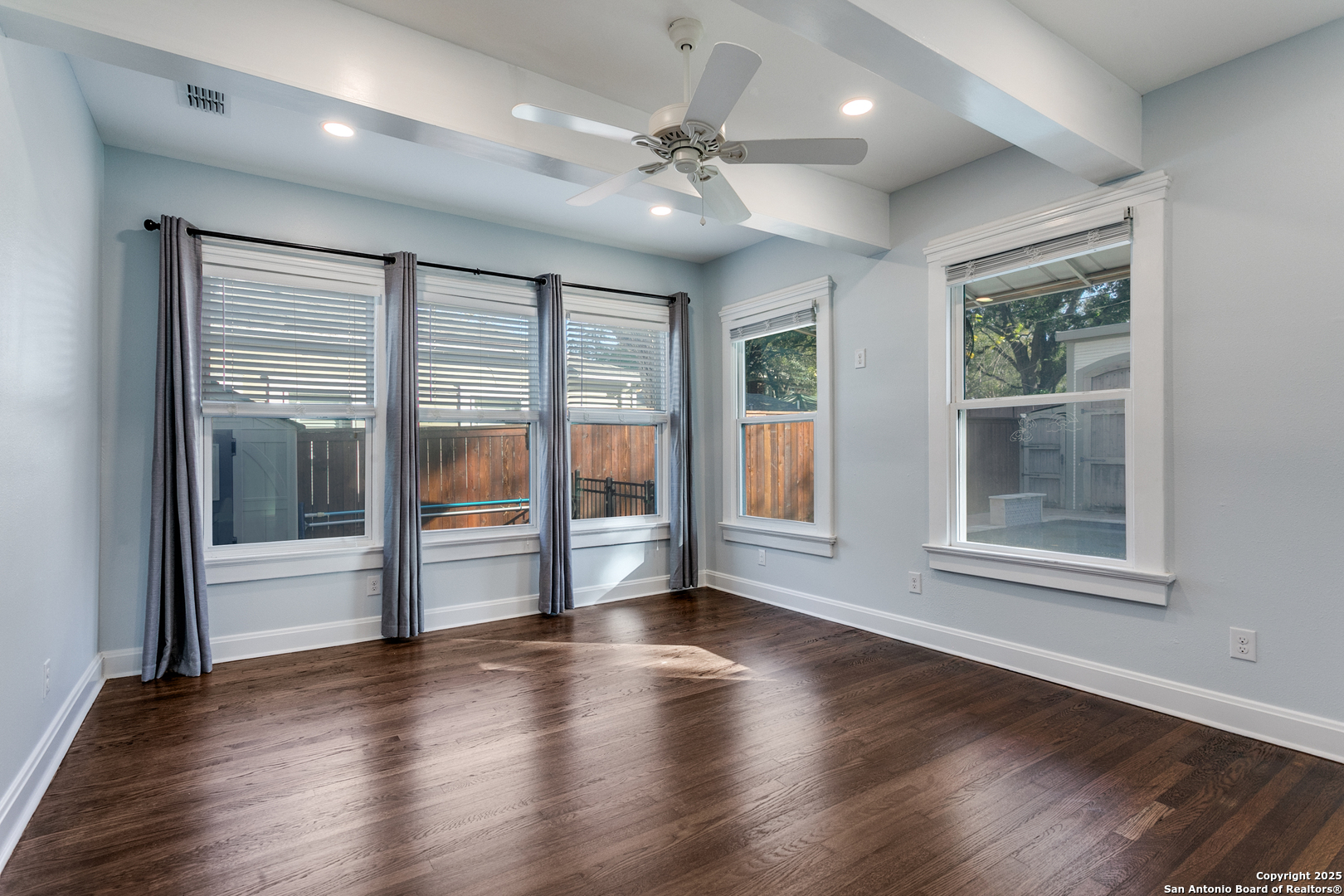 226 W Hollywood
