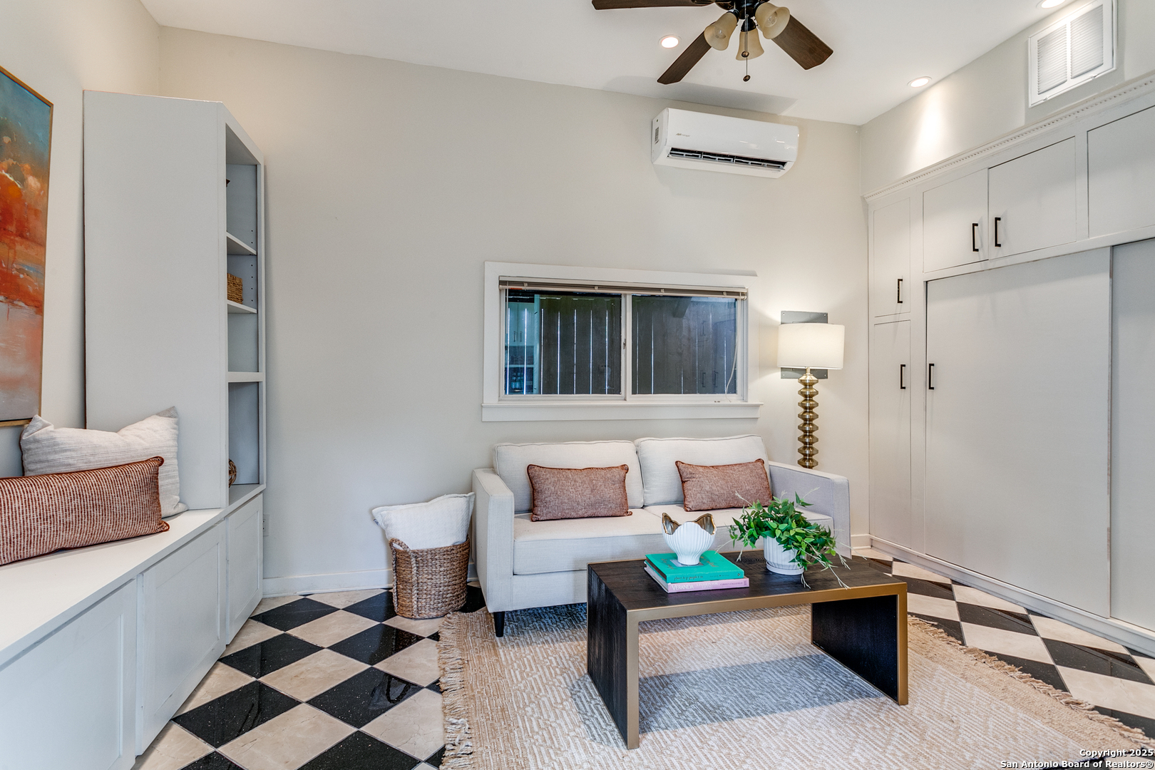 226 W Hollywood