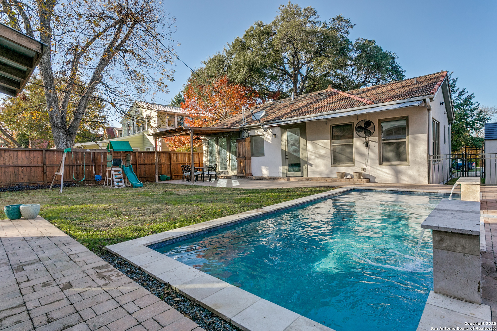 226 W Hollywood