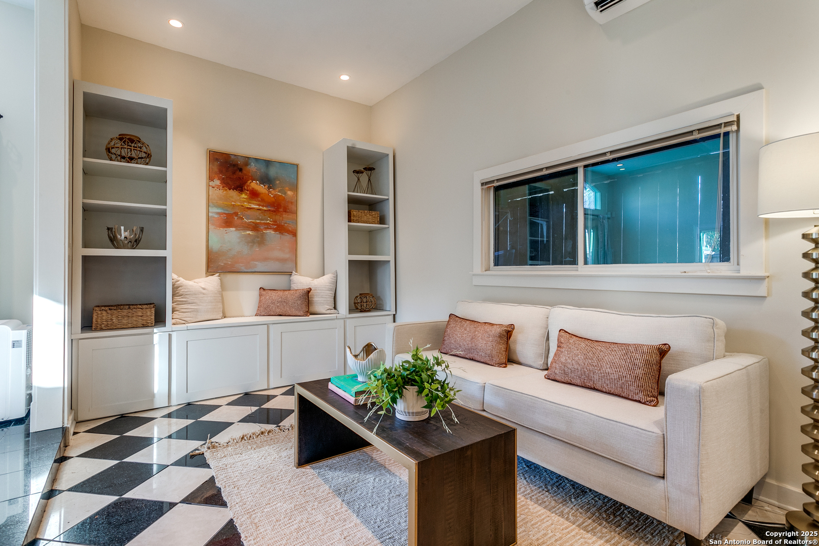 226 W Hollywood