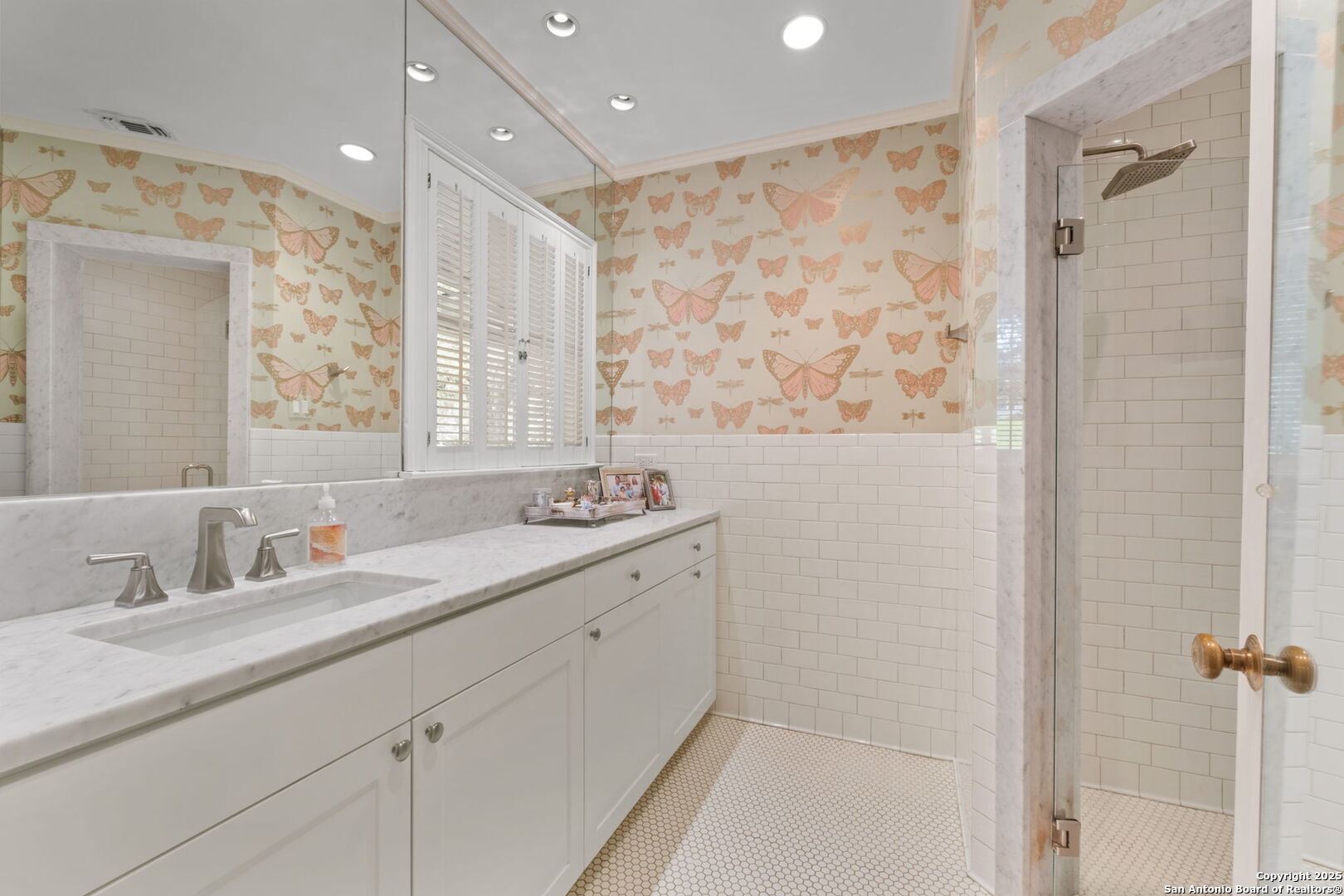 701 Ridgemont