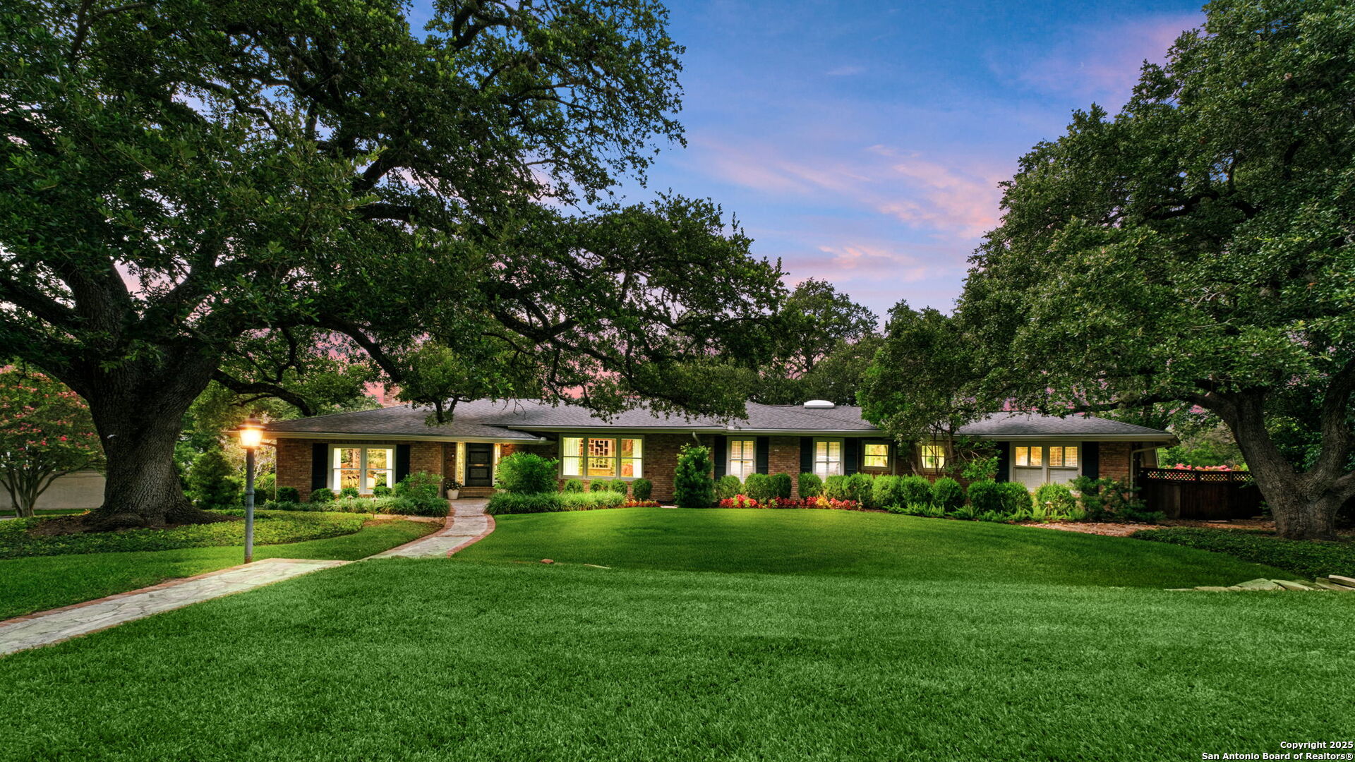 701 Ridgemont