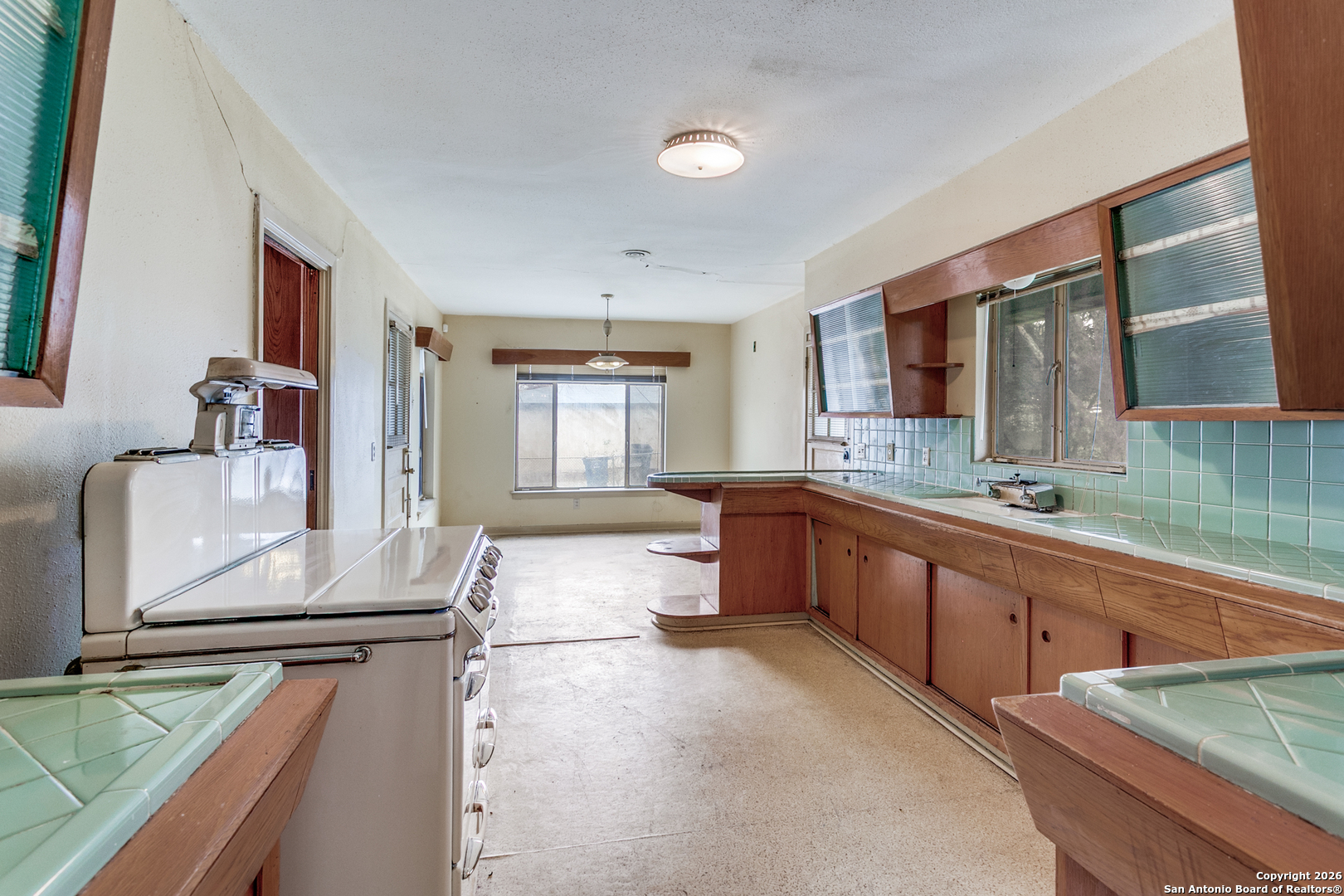 2334 W Gramercy