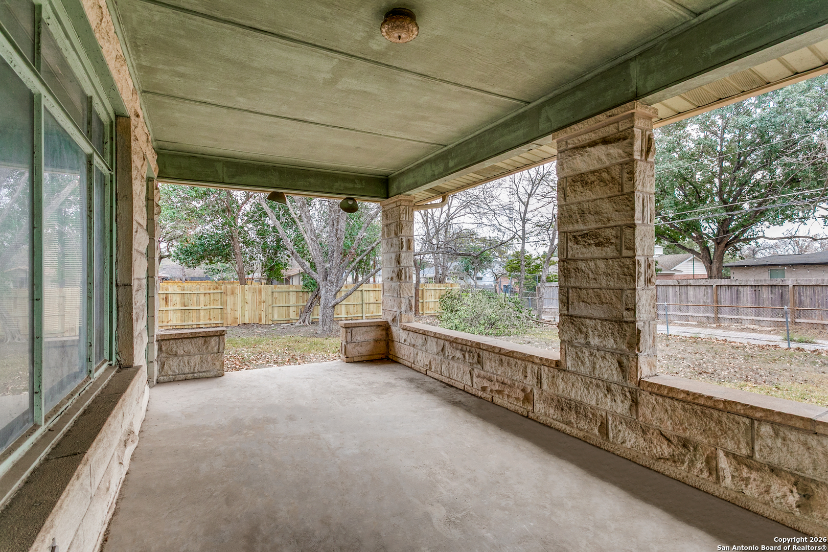 2334 W Gramercy