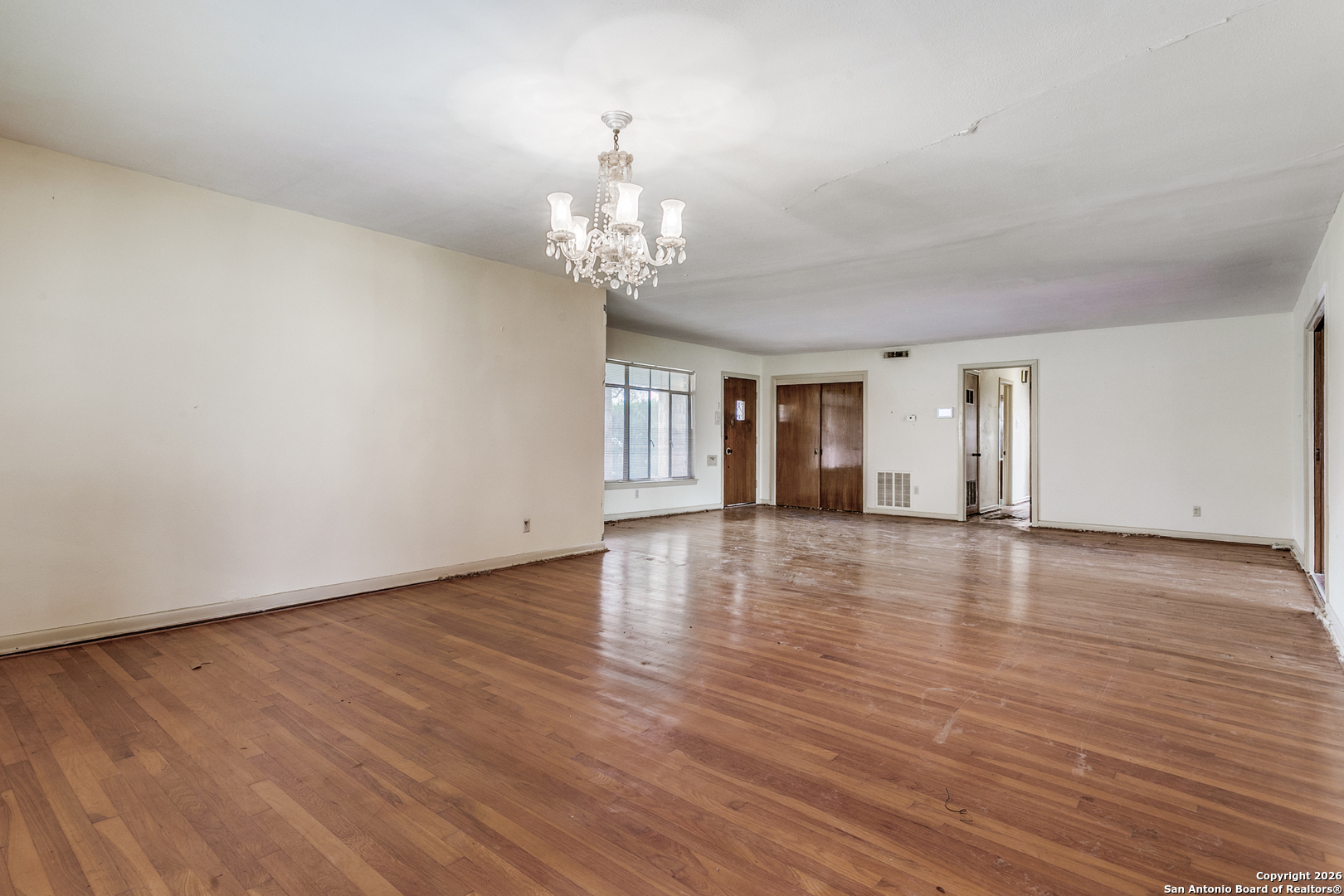 2334 W Gramercy