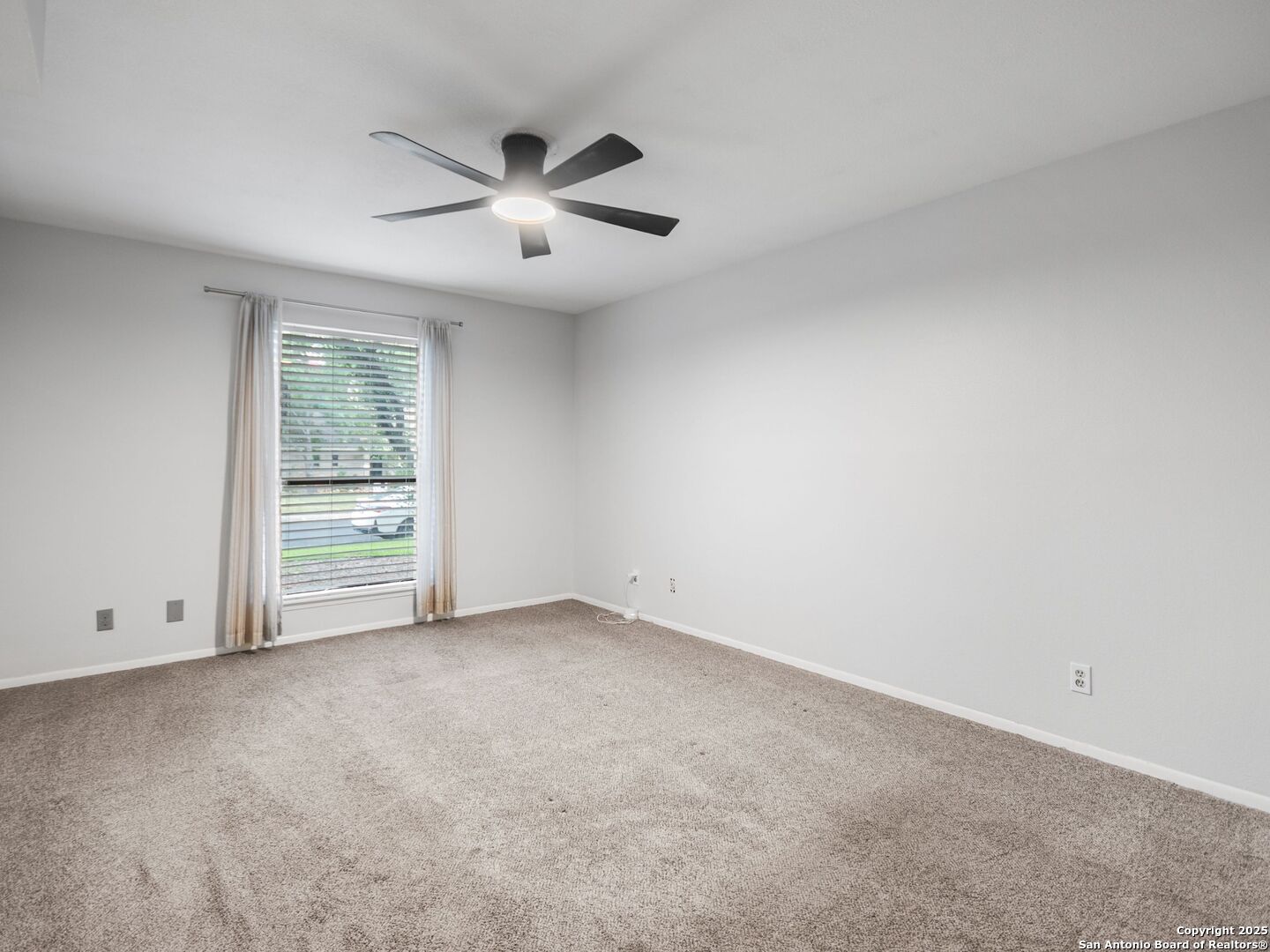 4526 Honey Locust Woods