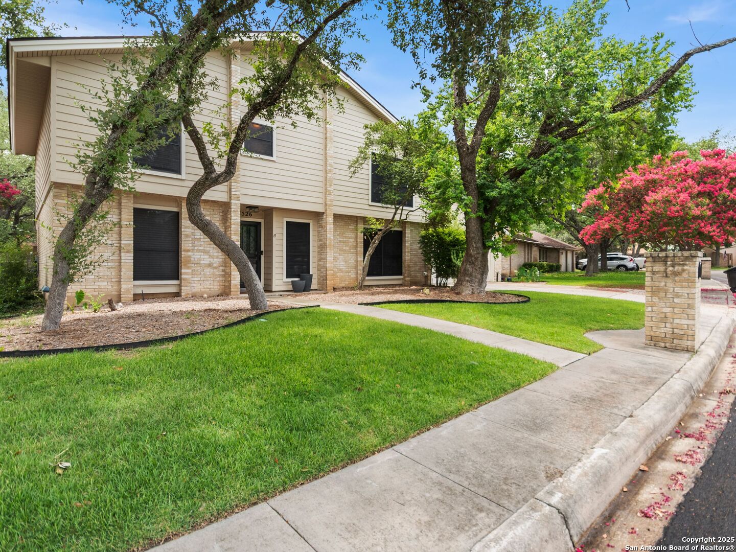 4526 Honey Locust Woods