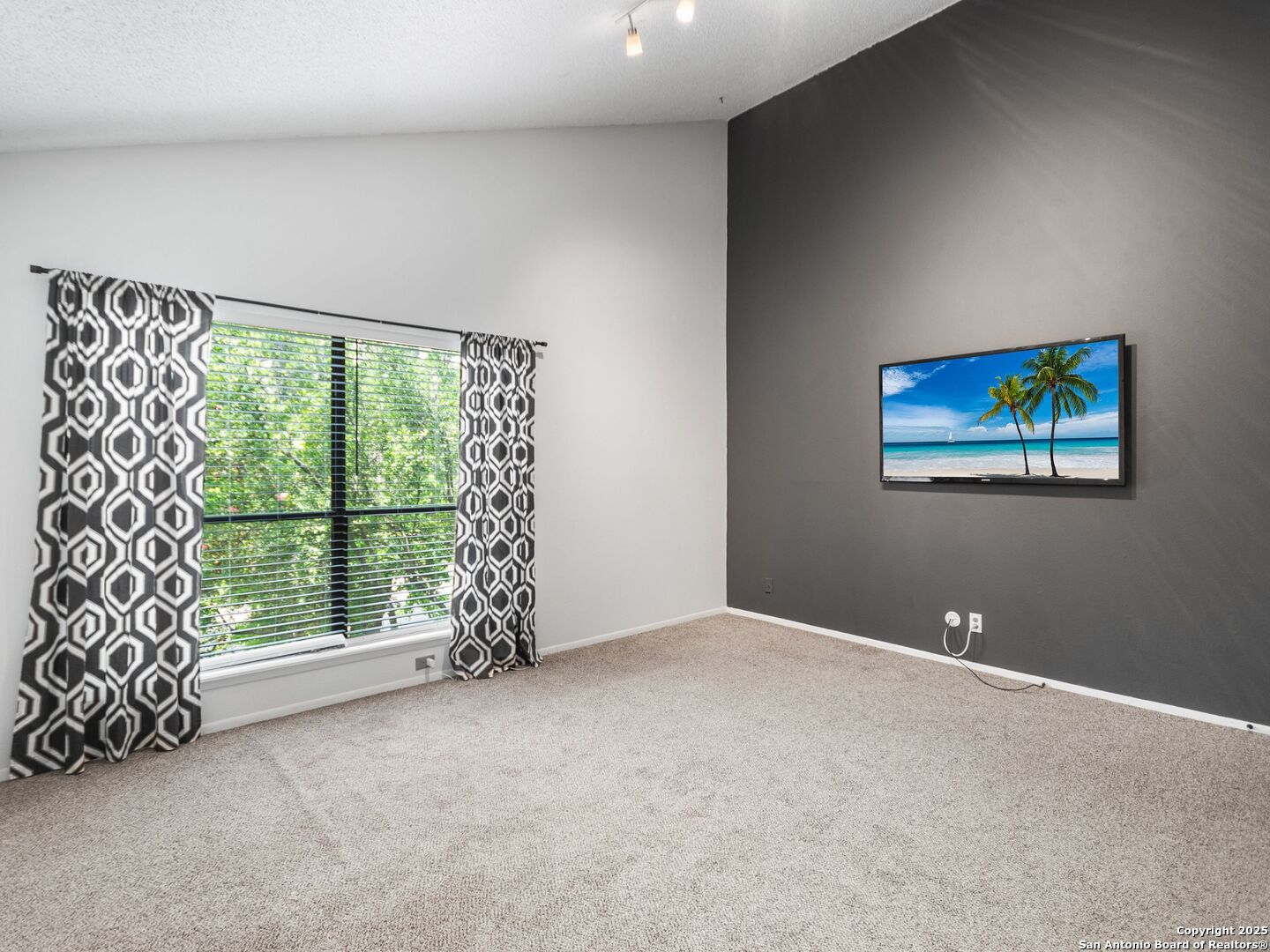 4526 Honey Locust Woods