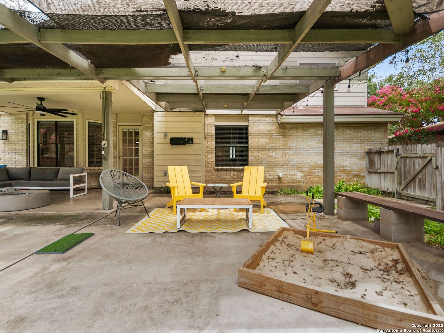 4526 Honey Locust Woods