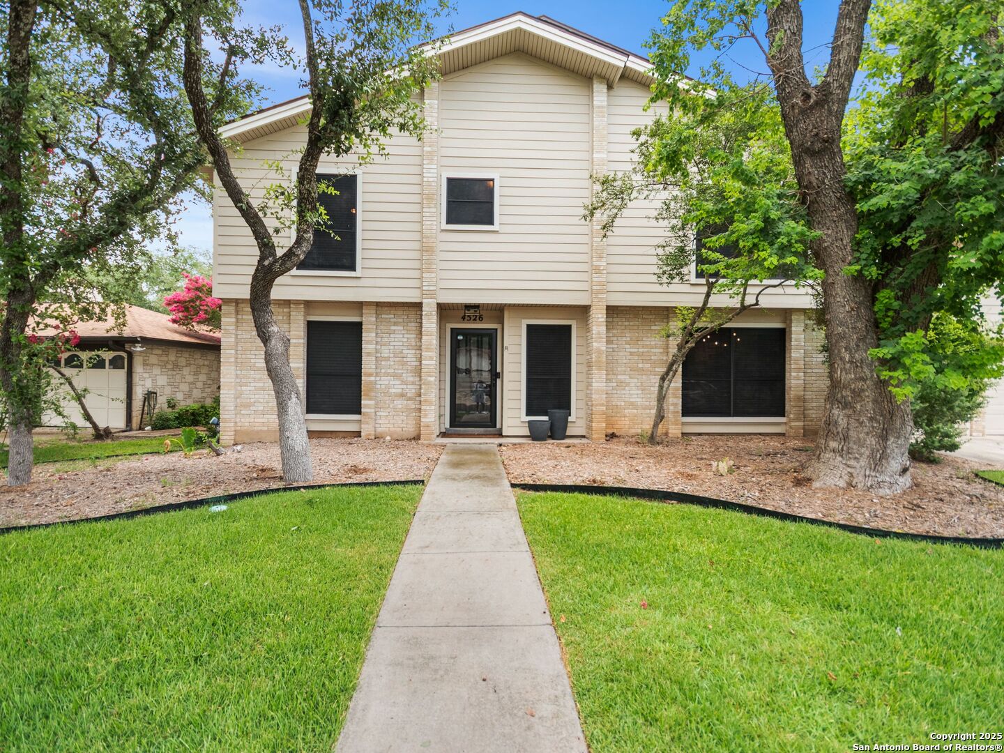 4526 Honey Locust Woods