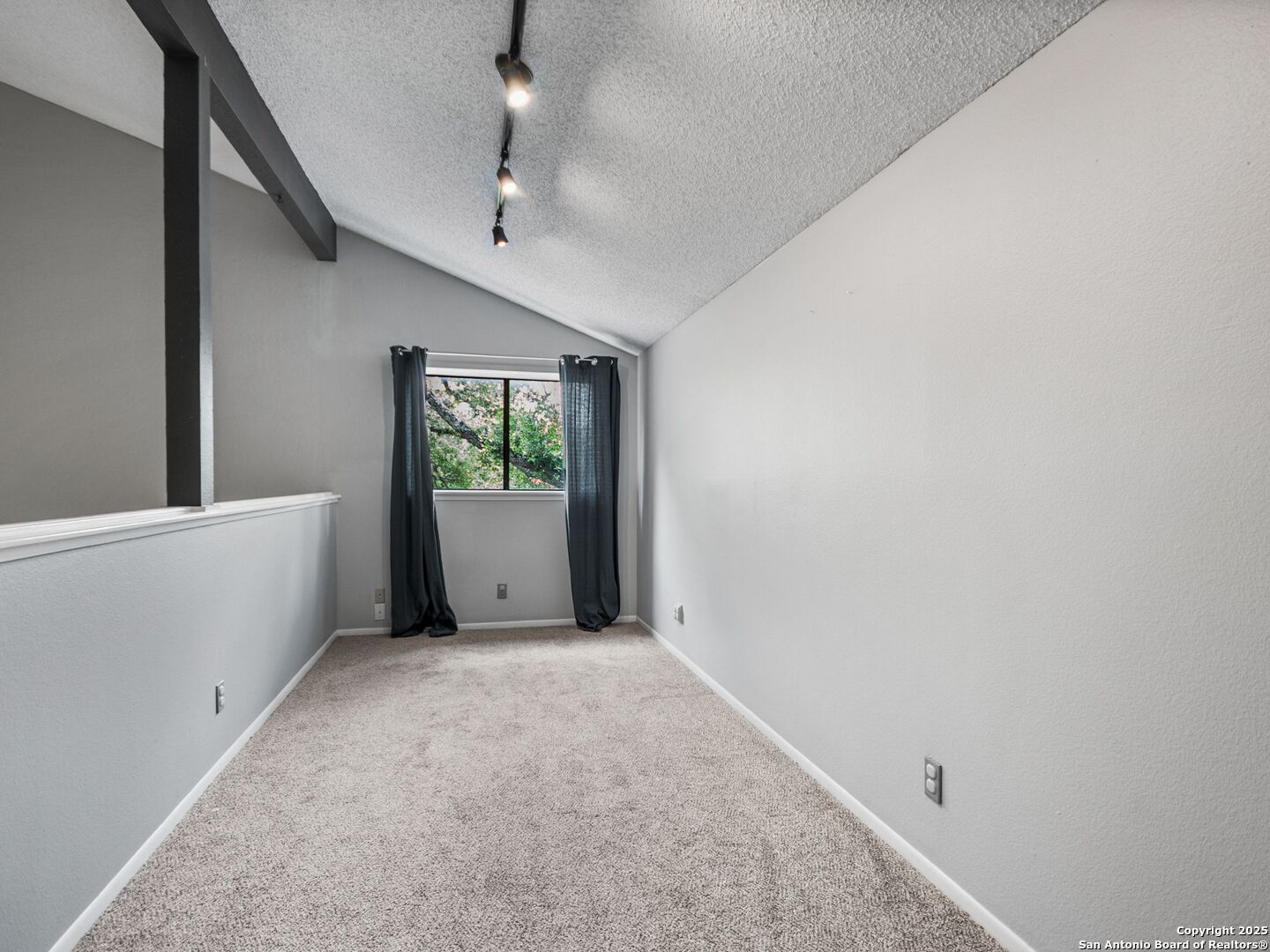 4526 Honey Locust Woods