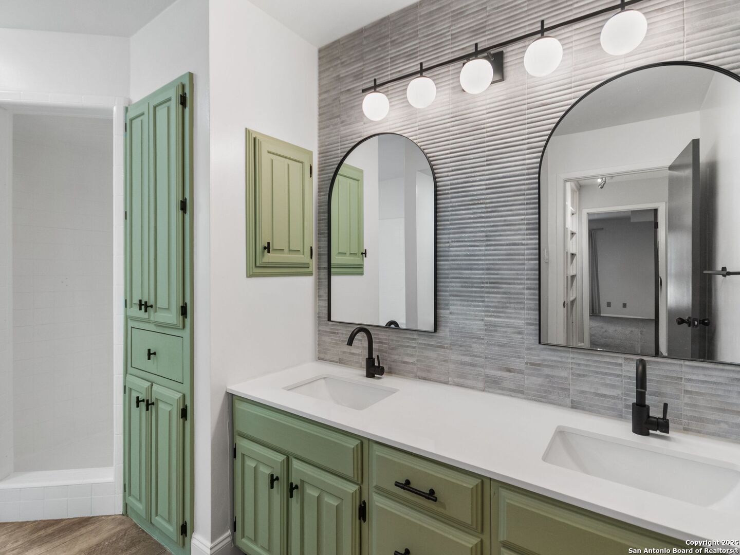 4526 Honey Locust Woods