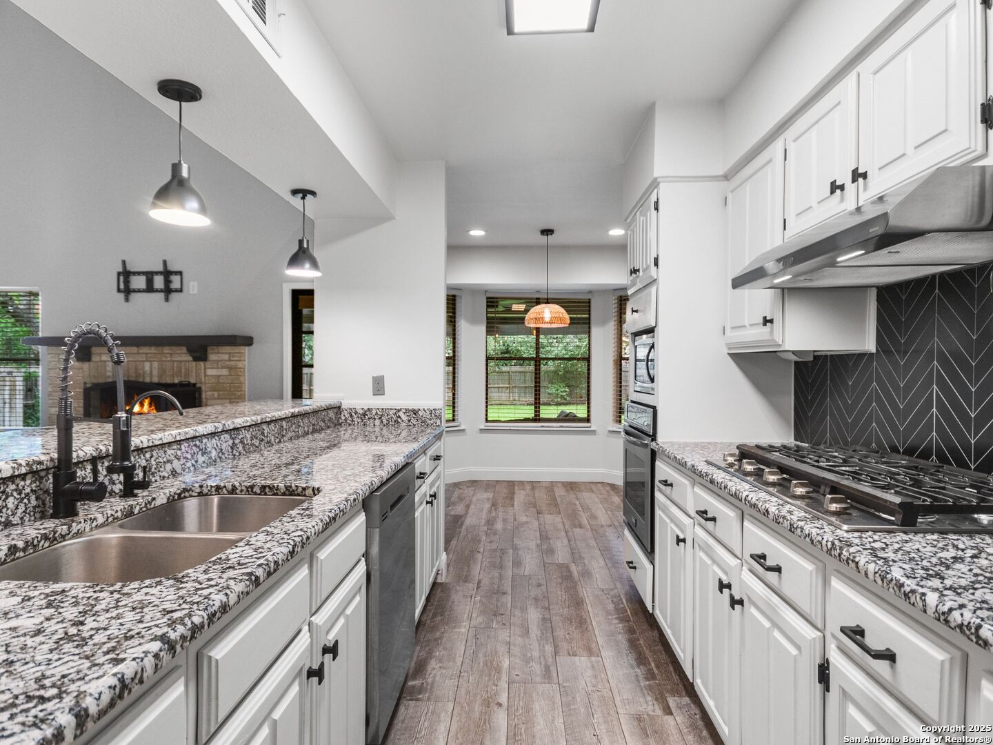 4526 Honey Locust Woods