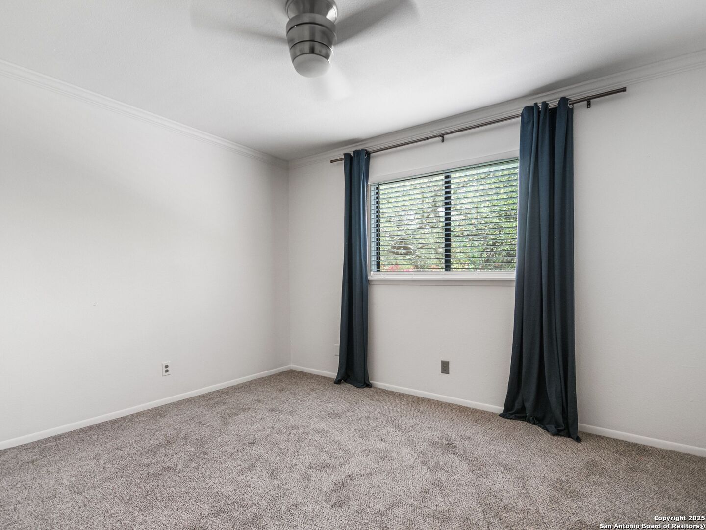 4526 Honey Locust Woods
