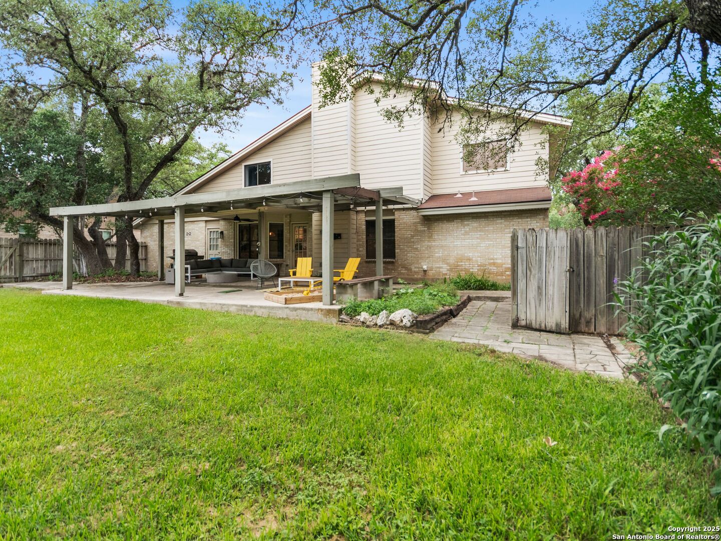 4526 Honey Locust Woods