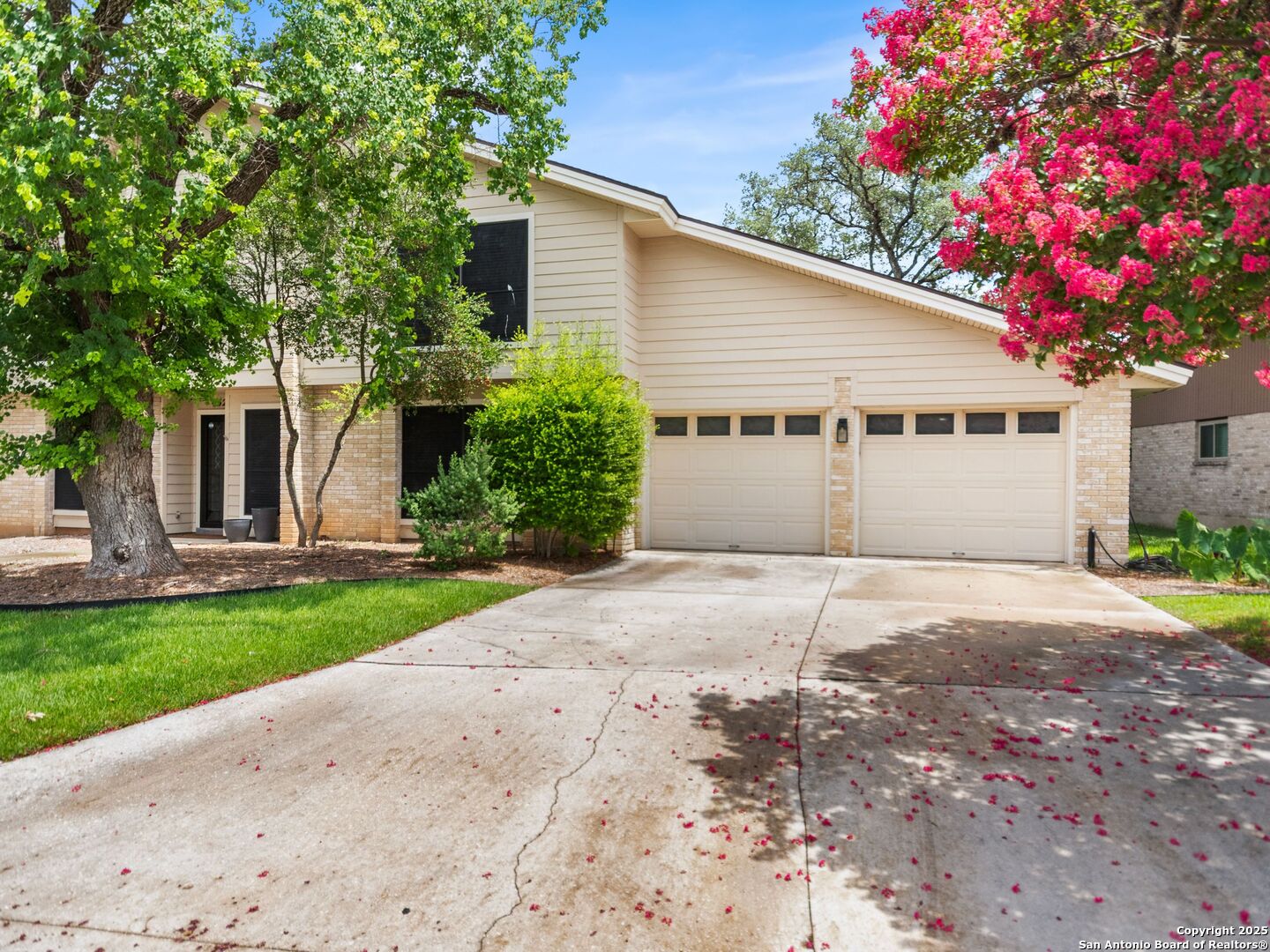 4526 Honey Locust Woods