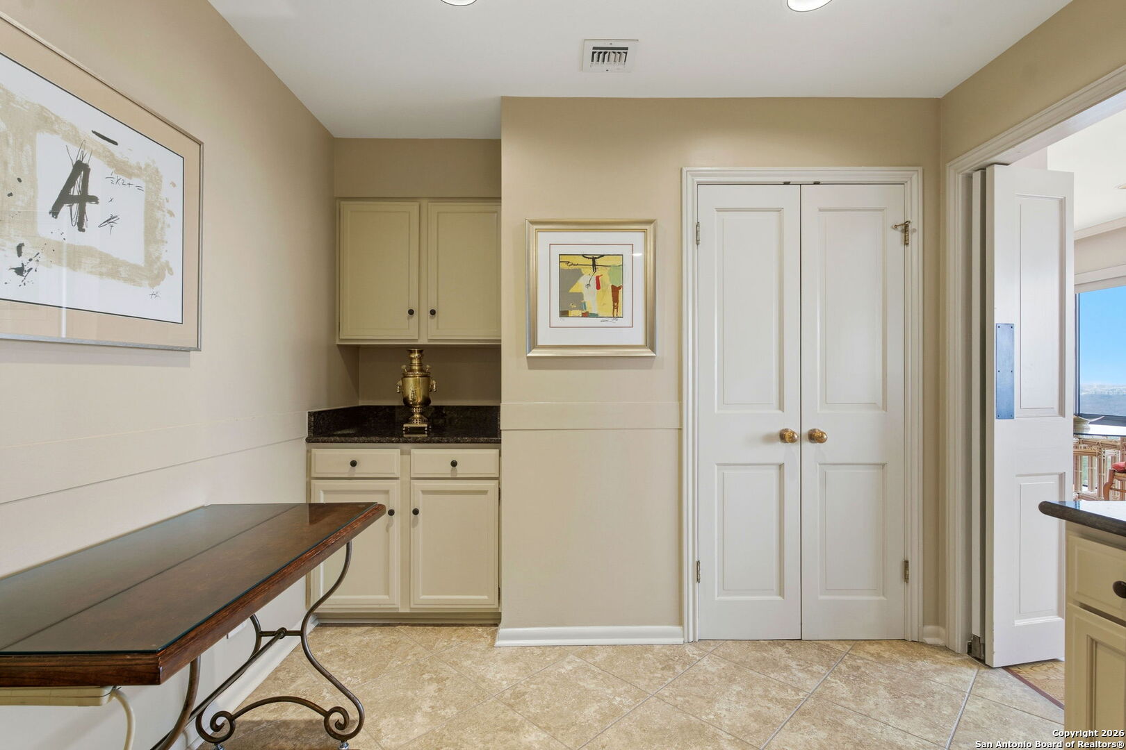 4001 N. New Braunfels APT 1206A