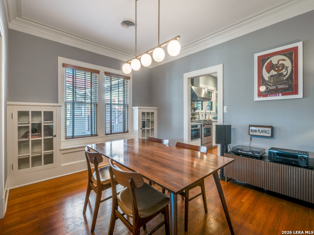 325 E Huisache