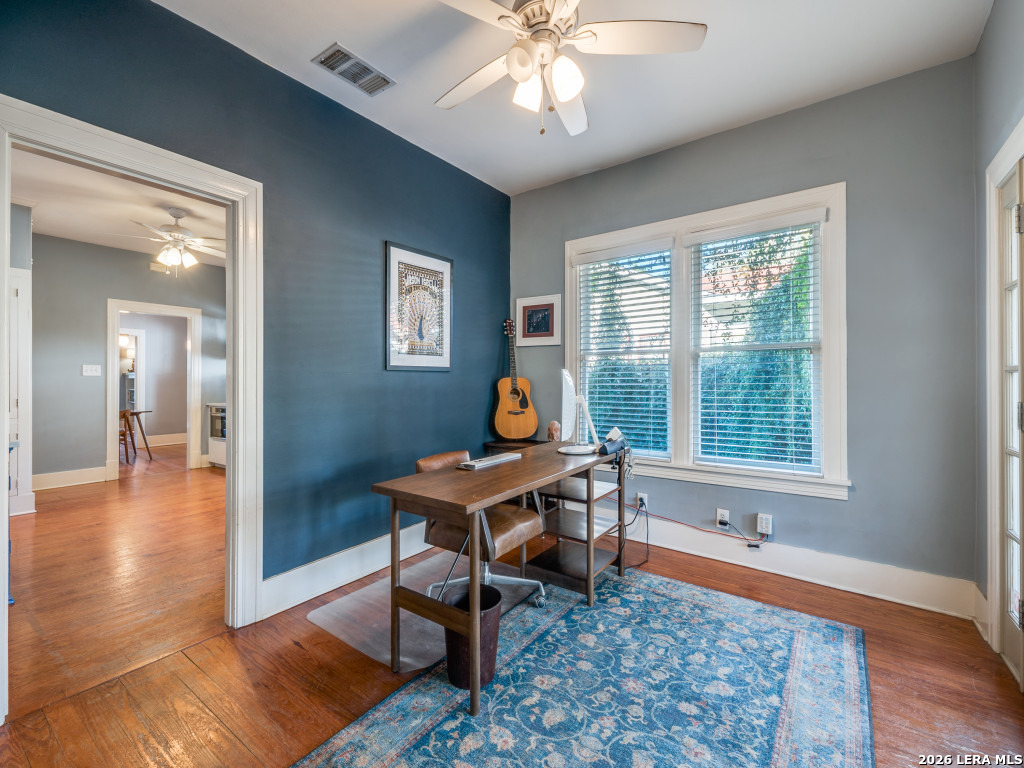 325 E Huisache