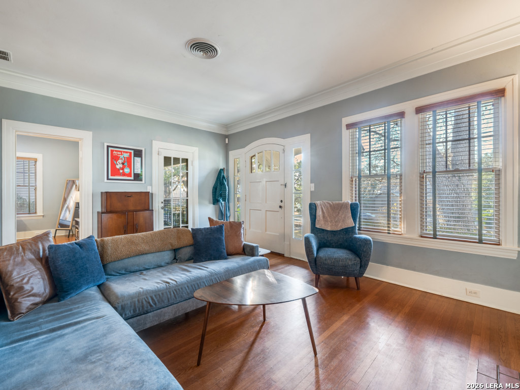 325 E Huisache
