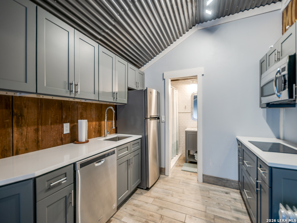 325 E Huisache