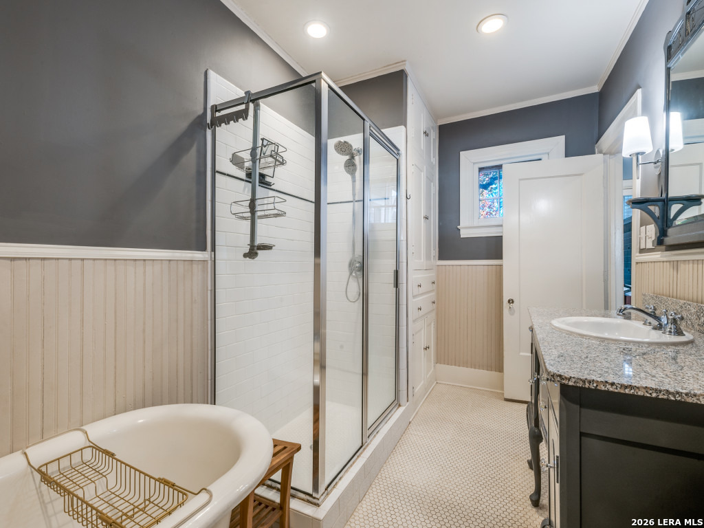 325 E Huisache