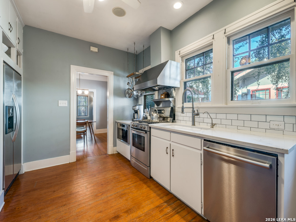 325 E Huisache