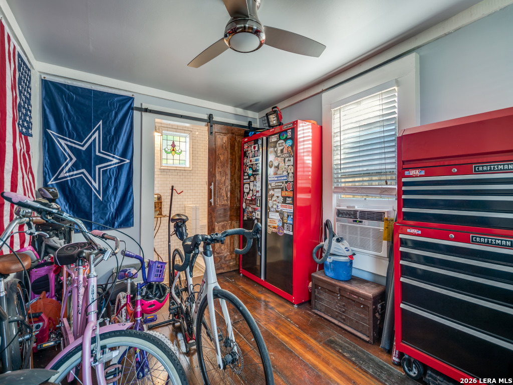 325 E Huisache