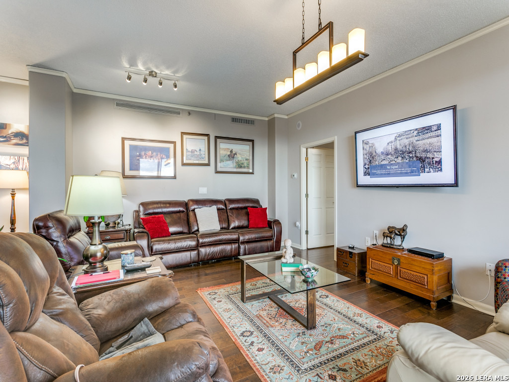 1 Towers Park 1617/1618